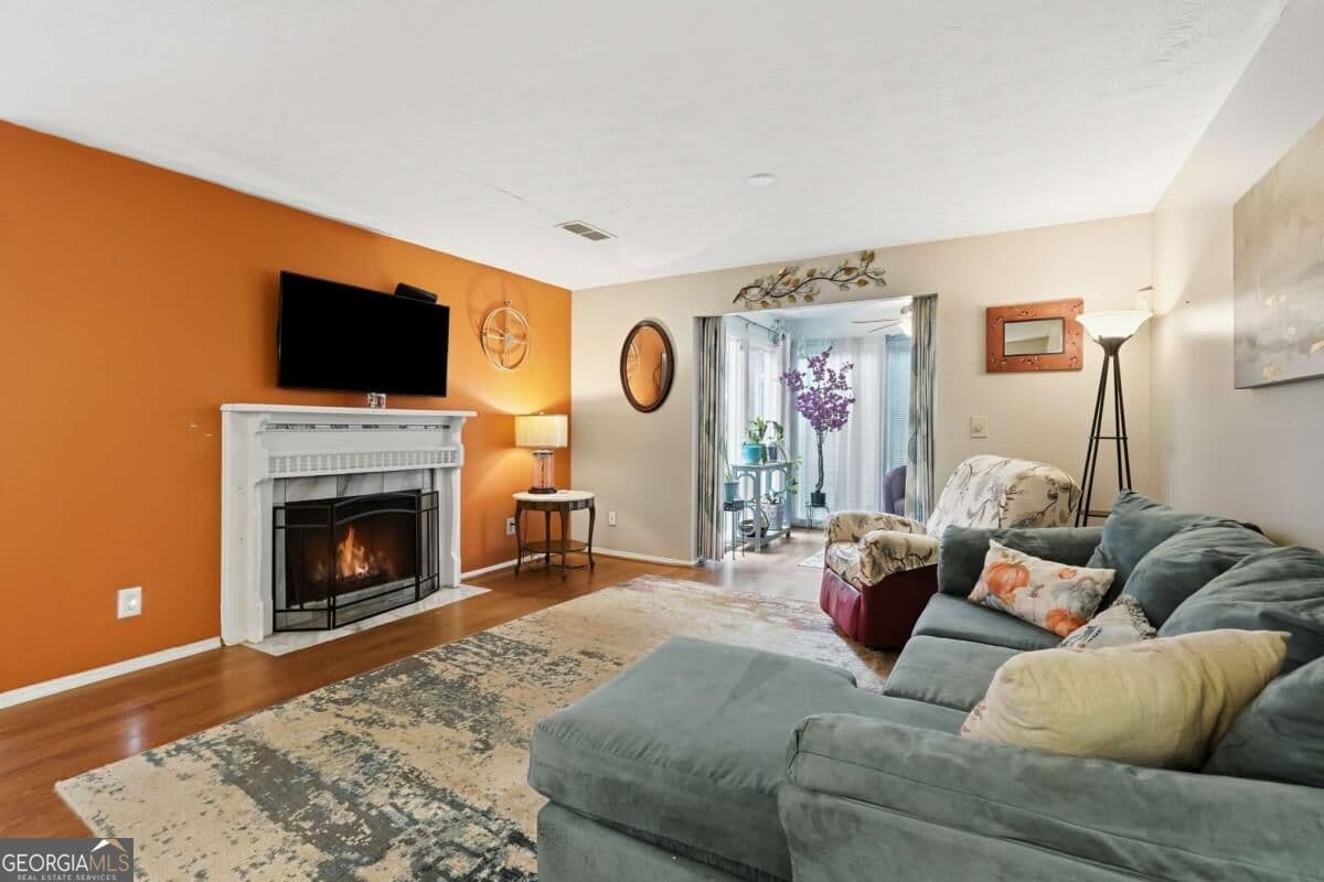 2 bedroom, 2 bathroom, 1,166 sq ft condominium for sale at 1624 Raleigh Circle 1624, Marietta, GA 30067 — photo 4