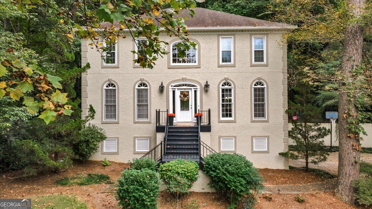 4 bedroom, 3.5 bathroom, 3,824 sq ft single family residence for sale at 320 Kings Court, Marietta, GA 30067 — photo 2