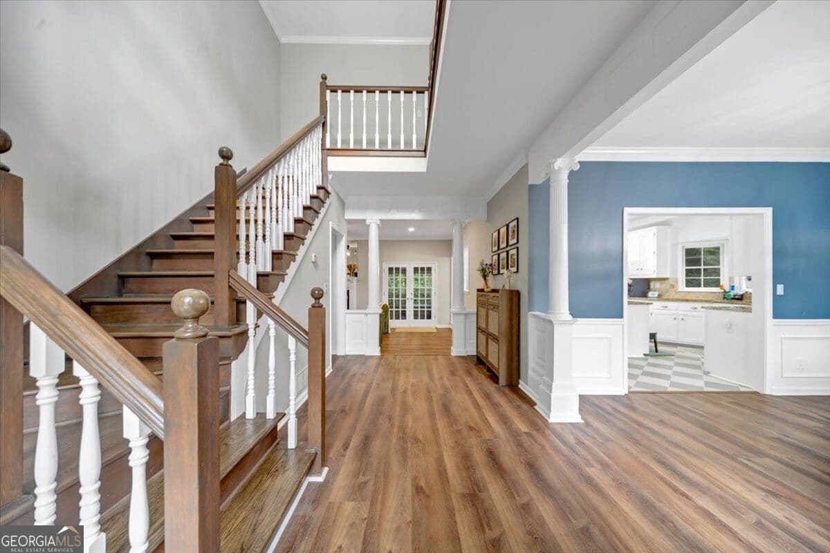 4 bedroom, 3.5 bathroom, 3,824 sq ft single family residence for sale at 320 Kings Court, Marietta, GA 30067 — photo 4