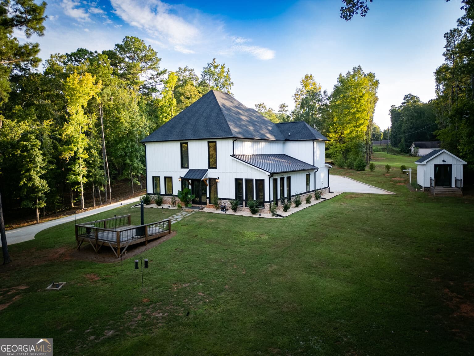 4 bedroom, 4.5 bathroom, 3,421 sq ft single family residence for sale at 391 Parker Road, Covington, GA 30014 — photo 6