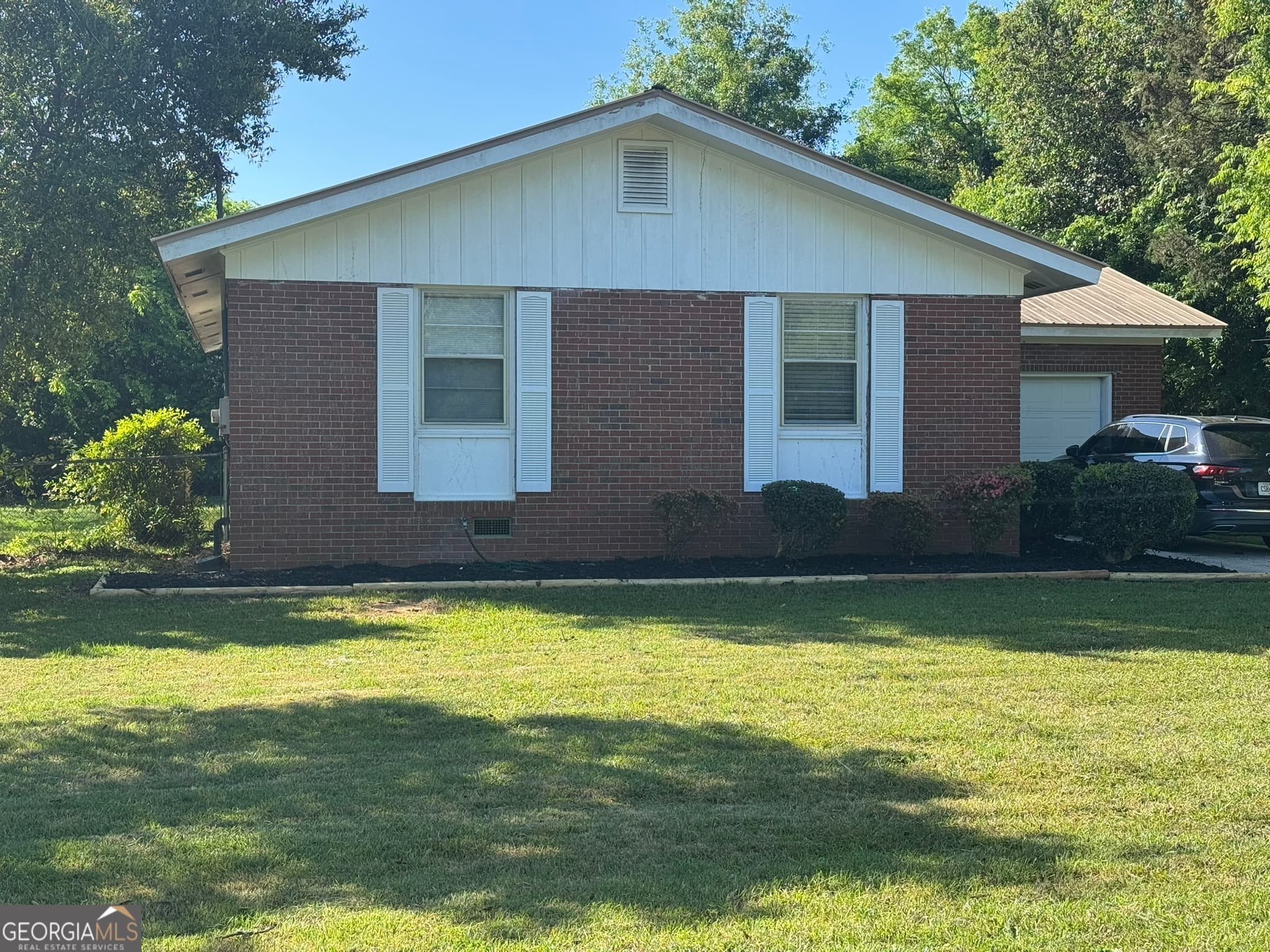 3 bedroom, 1 bathroom, 1,254 sq ft single family residence for sale at 1032 Elberta Road, Warner Robins, GA 31093
