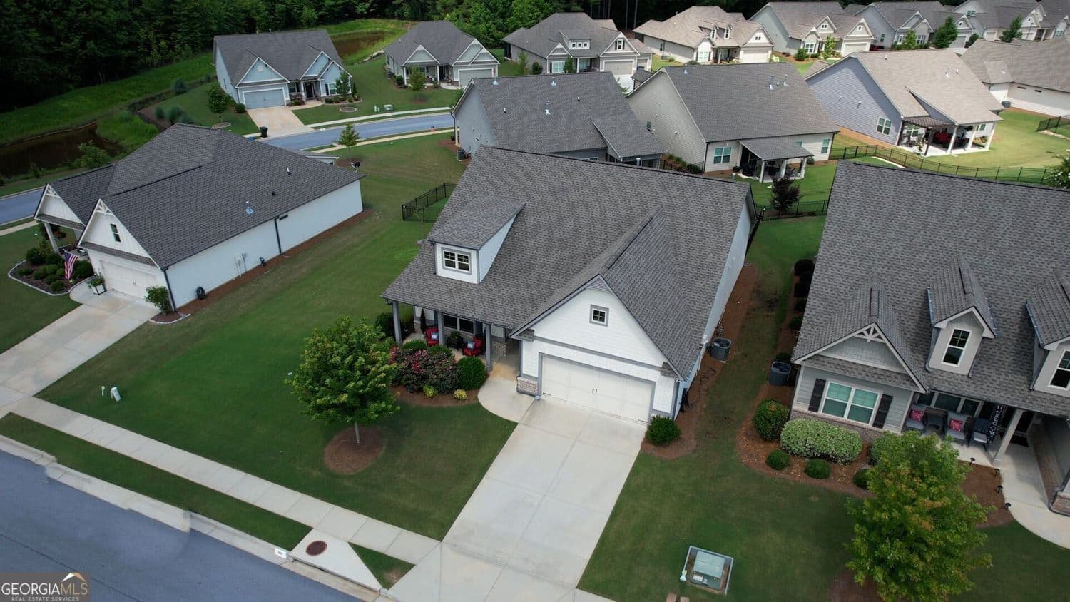 2 bedroom, 2.5 bathroom, 1,945 sq ft single family residence for sale at 301 Club Drive, Monroe, GA 30655 — photo 7