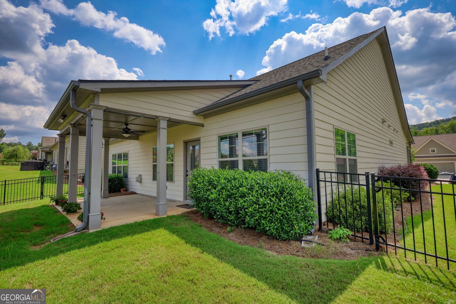 2 bedroom, 2.5 bathroom, 1,945 sq ft single family residence for sale at 301 Club Drive, Monroe, GA 30655 — photo 3