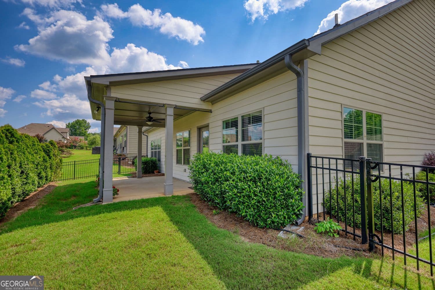 2 bedroom, 2.5 bathroom, 1,945 sq ft single family residence for sale at 301 Club Drive, Monroe, GA 30655 — photo 4