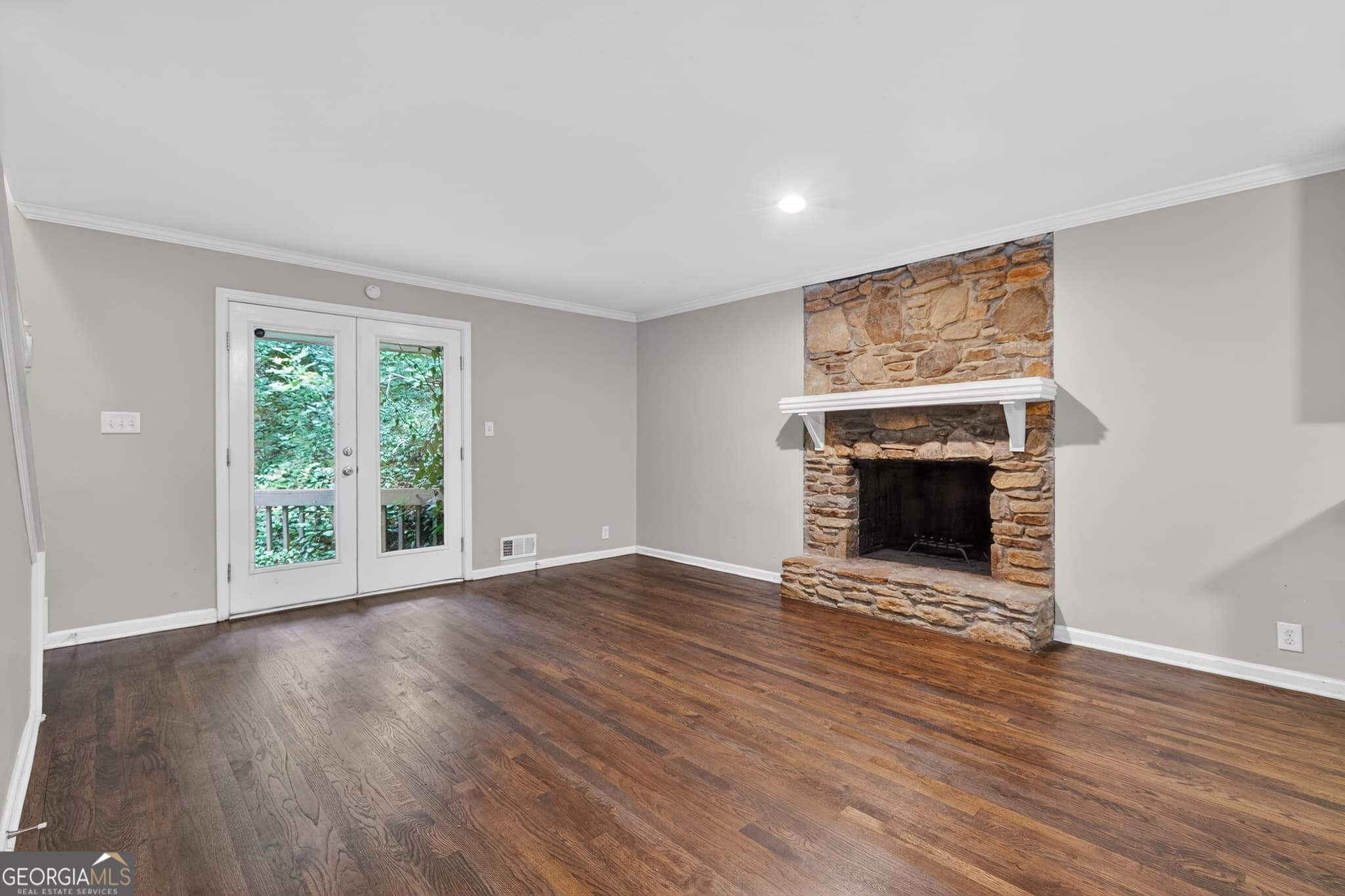5 bedroom, 3 bathroom, 2,944 sq ft single family residence for sale at 7127 Riverside Drive, Atlanta, GA 30328 — photo 6