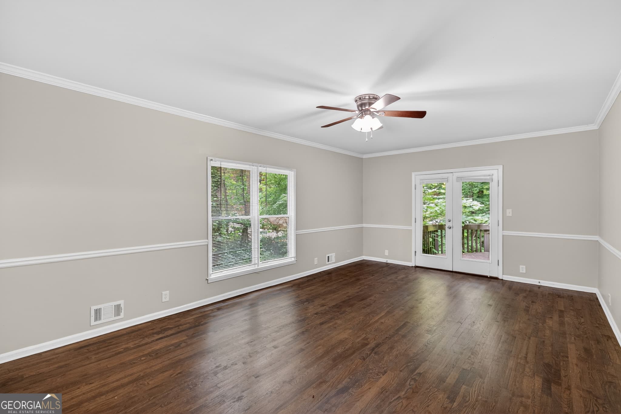 5 bedroom, 3 bathroom, 2,944 sq ft single family residence for sale at 7127 Riverside Drive, Atlanta, GA 30328 — photo 7