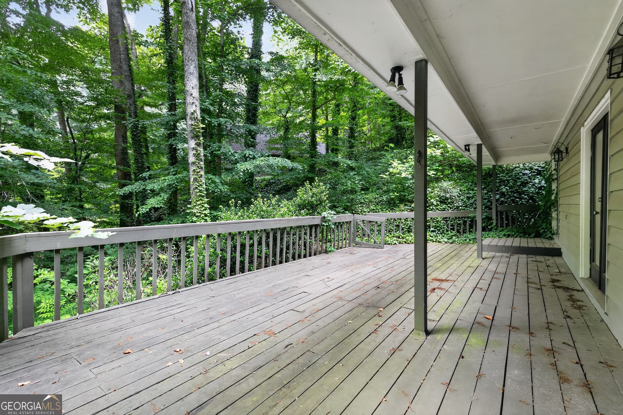 5 bedroom, 3 bathroom, 2,944 sq ft single family residence for sale at 7127 Riverside Drive, Atlanta, GA 30328 — photo 3