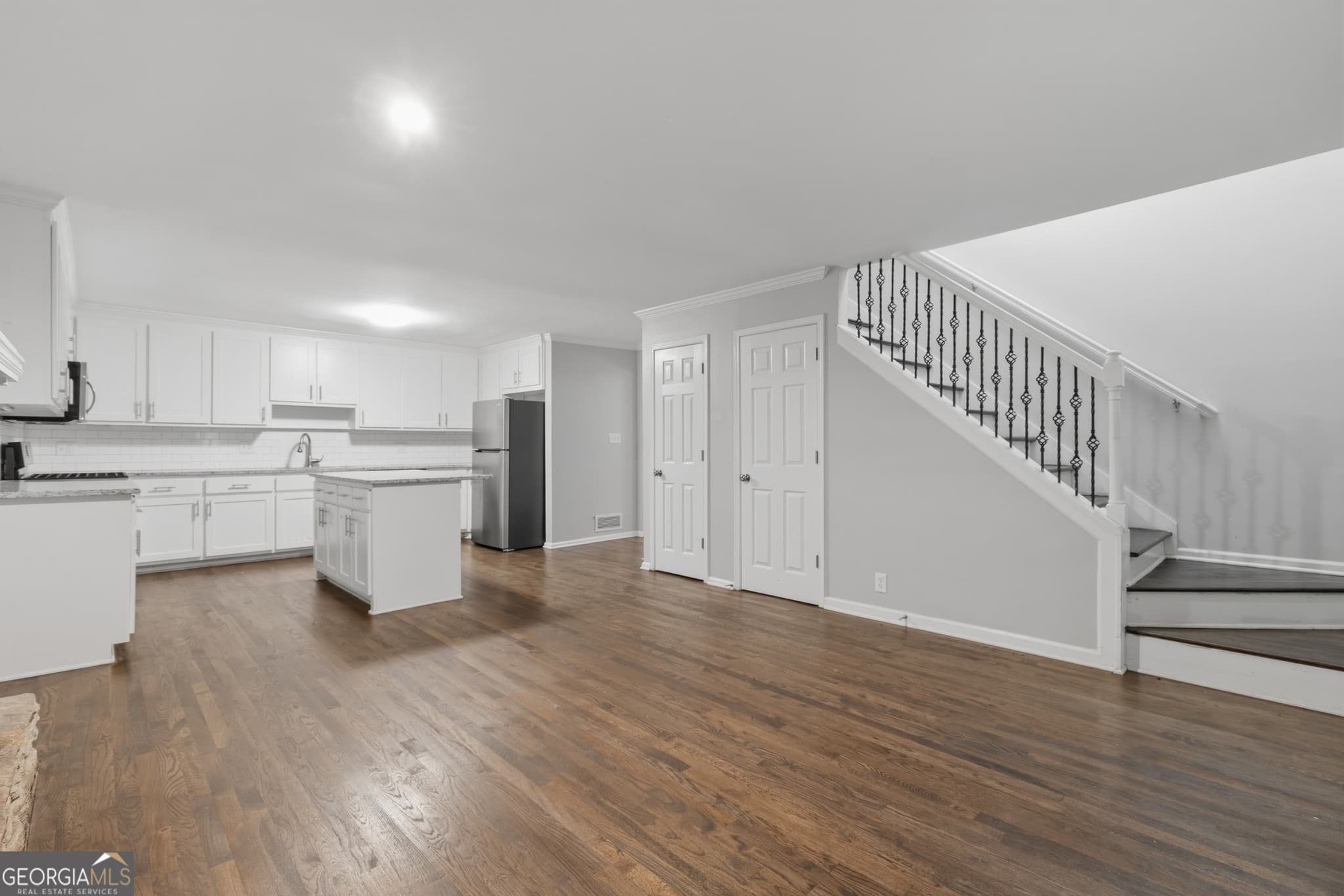 5 bedroom, 3 bathroom, 2,944 sq ft single family residence for sale at 7127 Riverside Drive, Atlanta, GA 30328 — photo 5