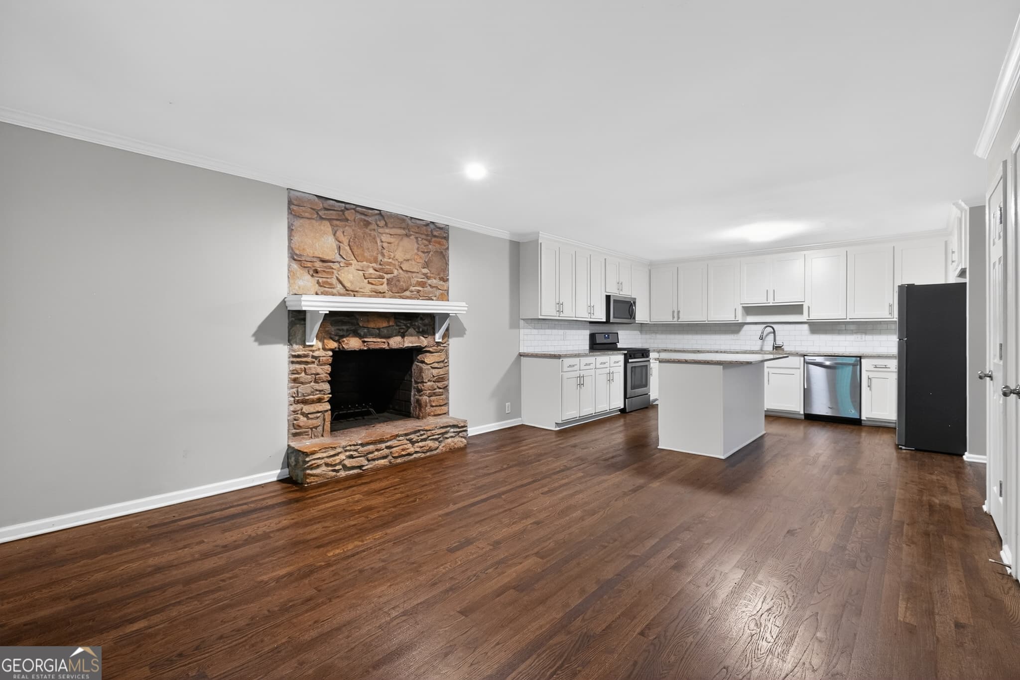 5 bedroom, 3 bathroom, 2,944 sq ft single family residence for sale at 7127 Riverside Drive, Atlanta, GA 30328 — photo 9