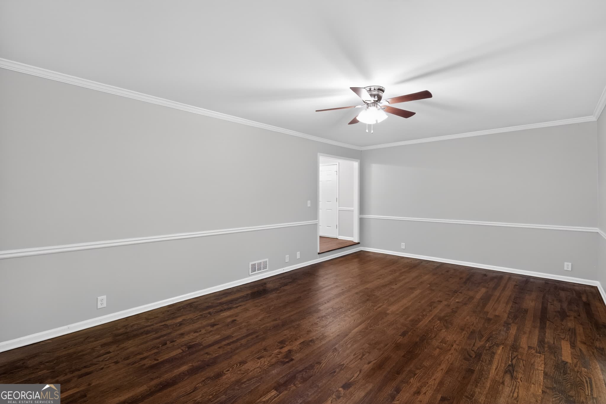 5 bedroom, 3 bathroom, 2,944 sq ft single family residence for sale at 7127 Riverside Drive, Atlanta, GA 30328 — photo 10