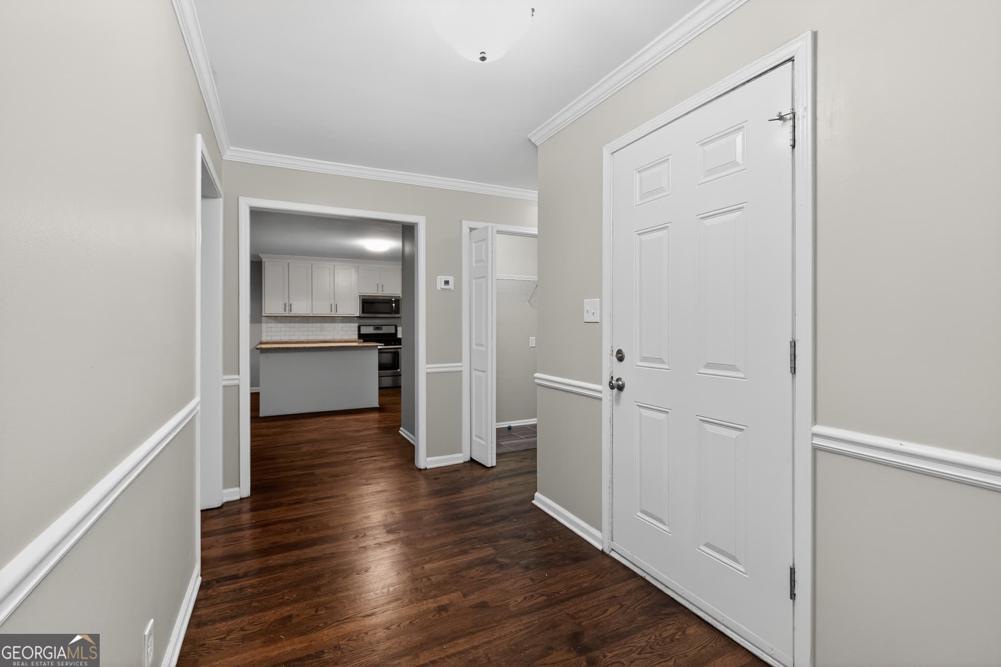 5 bedroom, 3 bathroom, 2,944 sq ft single family residence for sale at 7127 Riverside Drive, Atlanta, GA 30328 — photo 4