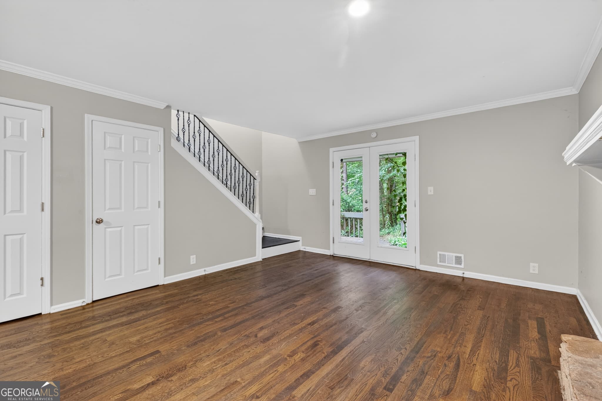 5 bedroom, 3 bathroom, 2,944 sq ft single family residence for sale at 7127 Riverside Drive, Atlanta, GA 30328 — photo 8