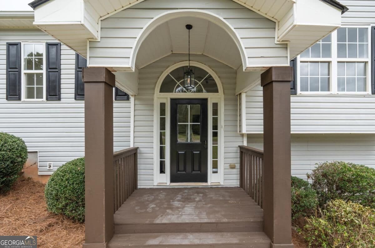 3 bedroom, 2 bathroom, 1,932 sq ft single family residence for sale at 404 Bryce Court, Carrollton, GA 30116 — photo 4