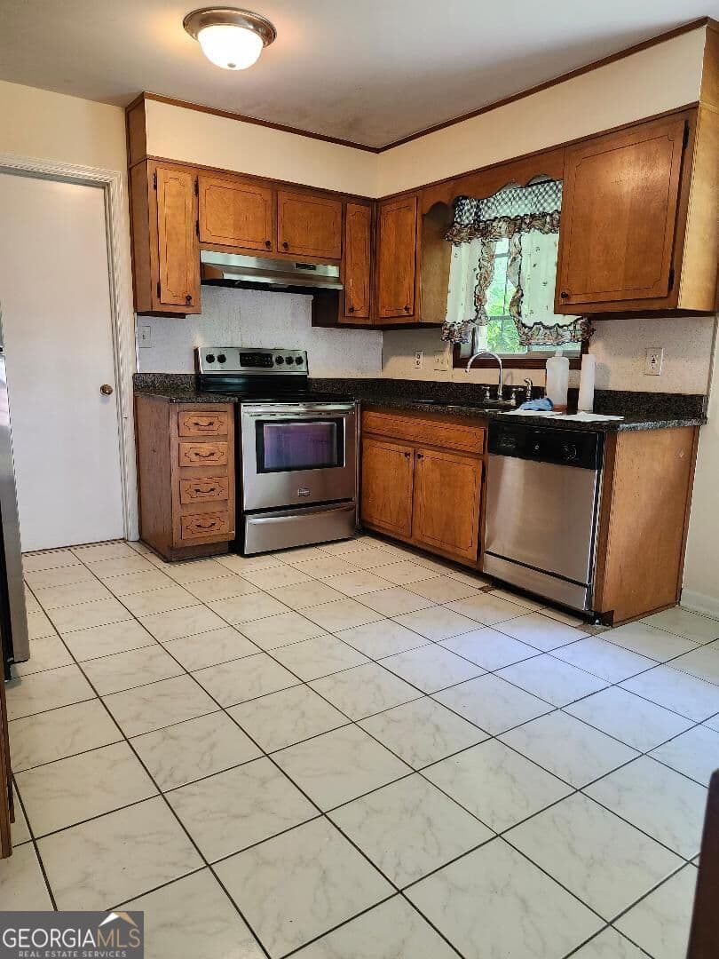 3 bedroom, 2.5 bathroom, 1,599 sq ft single family residence for rent at 2325 Wexford Drive, College Park, GA 30349 for $1,900 a month — photo 4
