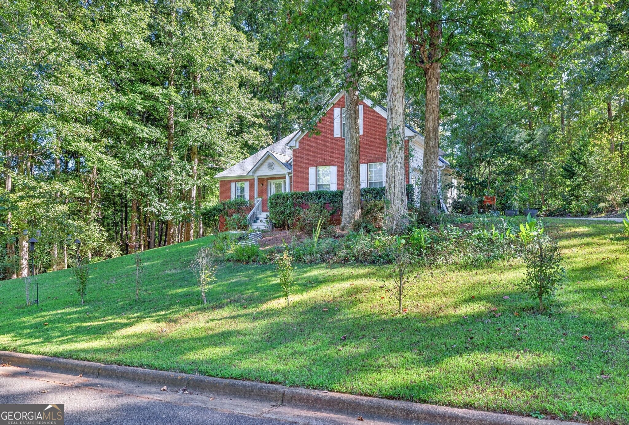 4 bedroom, 2 bathroom, 1,960 sq ft single family residence for sale at 25 Lake Charles Court, Covington, GA 30016 — photo 6