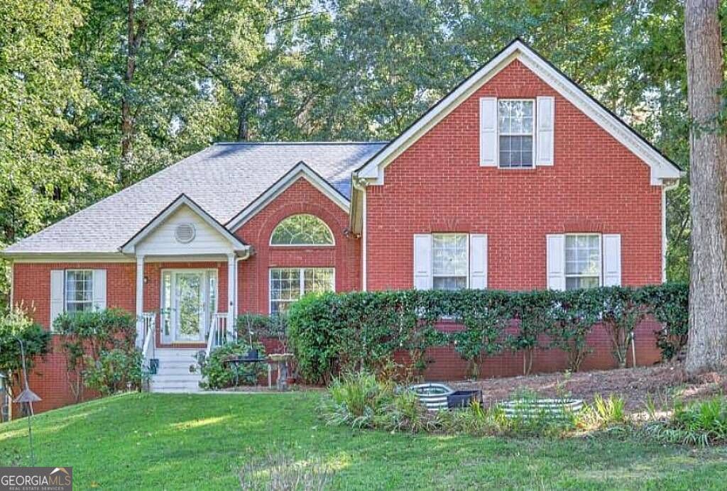 4 bedroom, 2 bathroom, 1,960 sq ft single family residence for sale at 25 Lake Charles Court, Covington, GA 30016
