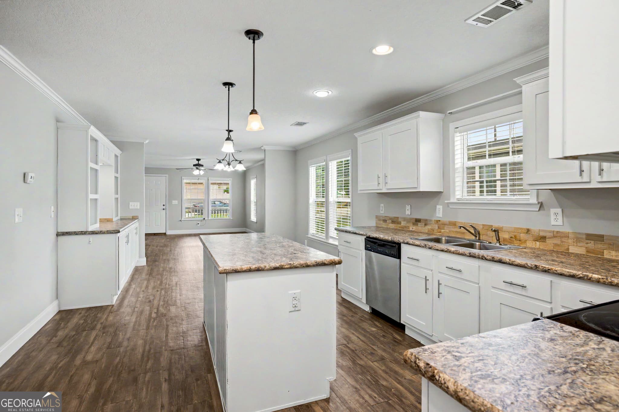 3 bedroom, 2 bathroom, 1,540 sq ft manufactured home,single family residence for sale at 29 Meadow View Street, Newnan, GA 30263 — photo 6