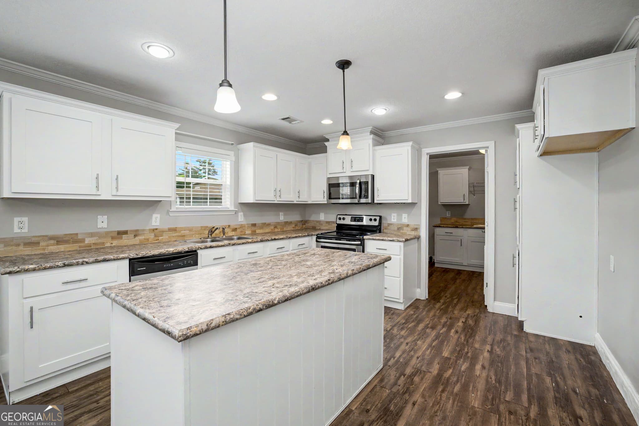 3 bedroom, 2 bathroom, 1,540 sq ft manufactured home,single family residence for sale at 29 Meadow View Street, Newnan, GA 30263 — photo 4