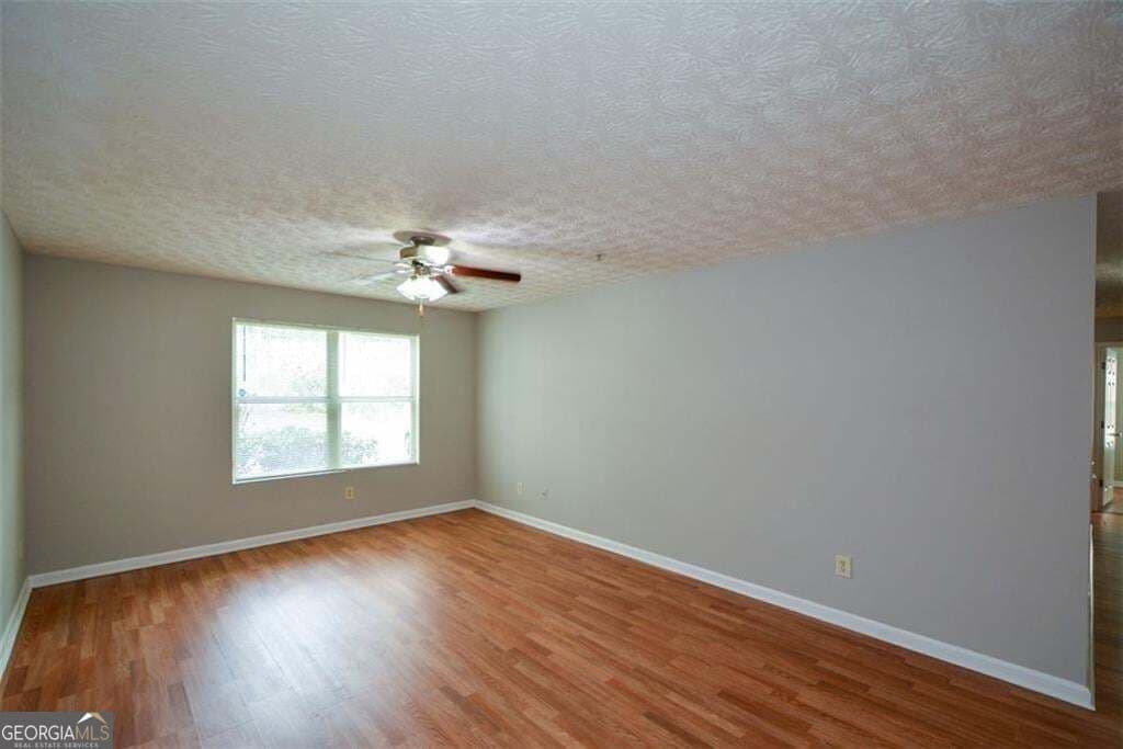 3 bedroom, 2 bathroom, 1,292 sq ft condominium for sale at 4101 Fairington Club Drive 4101, Lithonia, GA 30038 — photo 6