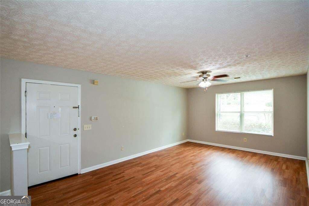 3 bedroom, 2 bathroom, 1,292 sq ft condominium for sale at 4101 Fairington Club Drive 4101, Lithonia, GA 30038 — photo 9