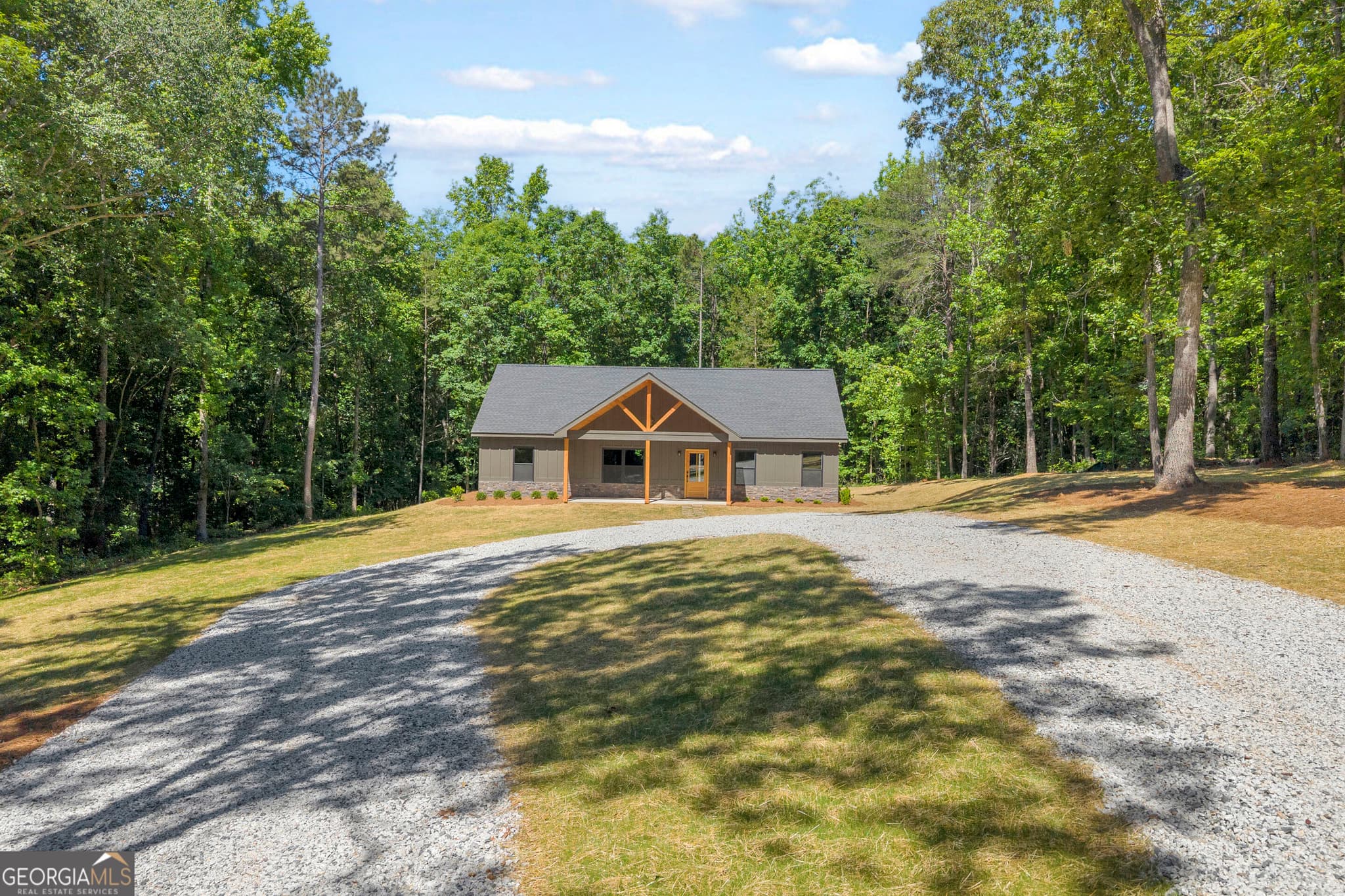 3 bedroom, 2 bathroom, 1,500 sq ft single family residence under contract at 390 Champayne Trail, Hartwell, GA 30643 — photo 2