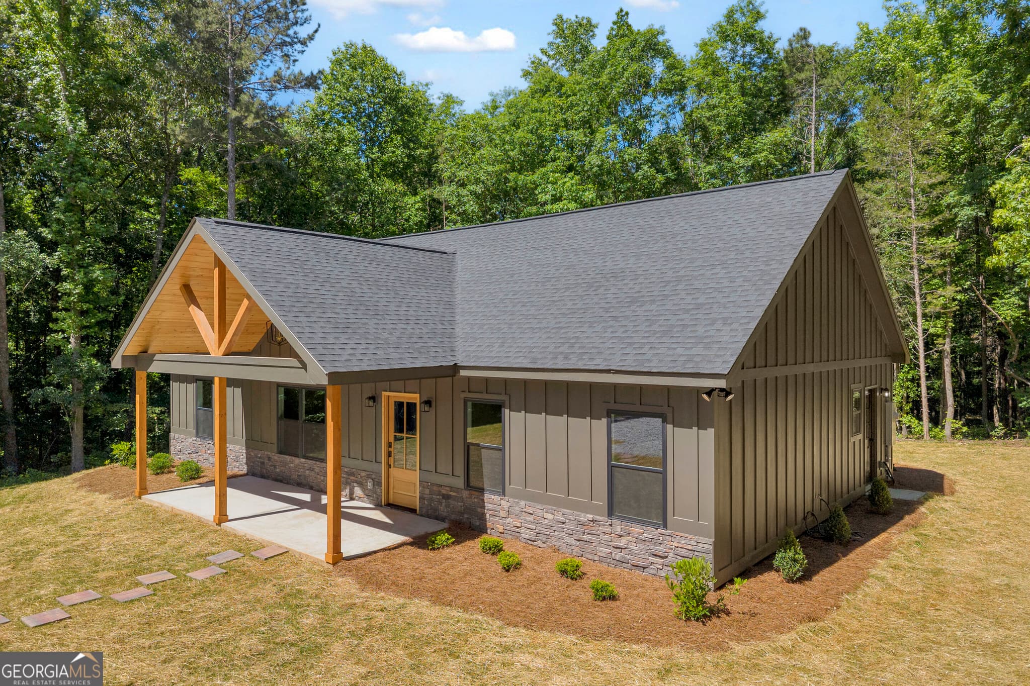 3 bedroom, 2 bathroom, 1,500 sq ft single family residence under contract at 390 Champayne Trail, Hartwell, GA 30643 — photo 3