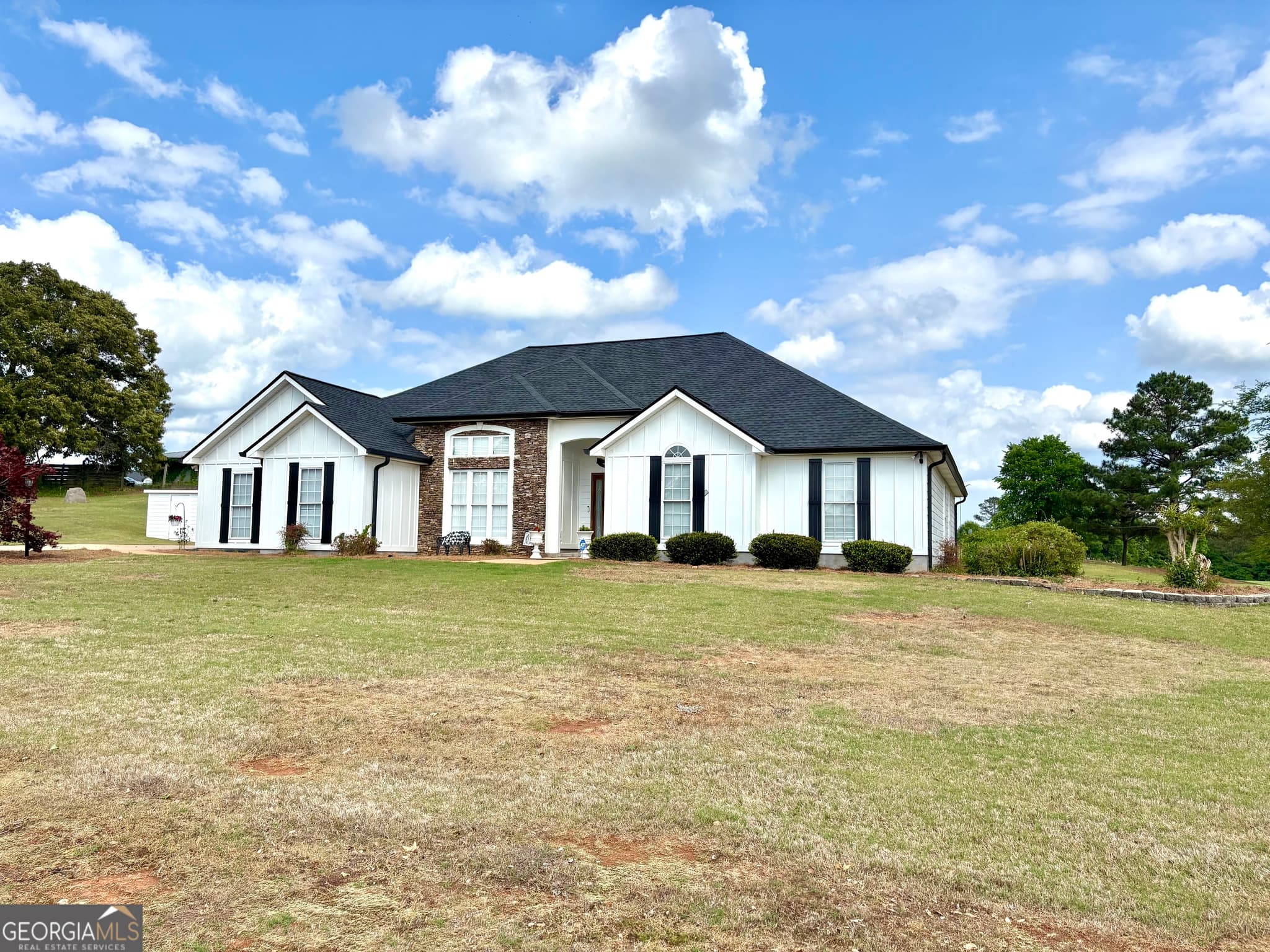 4 bedroom, 3.5 bathroom, 2,393 sq ft single family residence for sale at 102 Troon Way, Lagrange, GA 30241 — photo 3