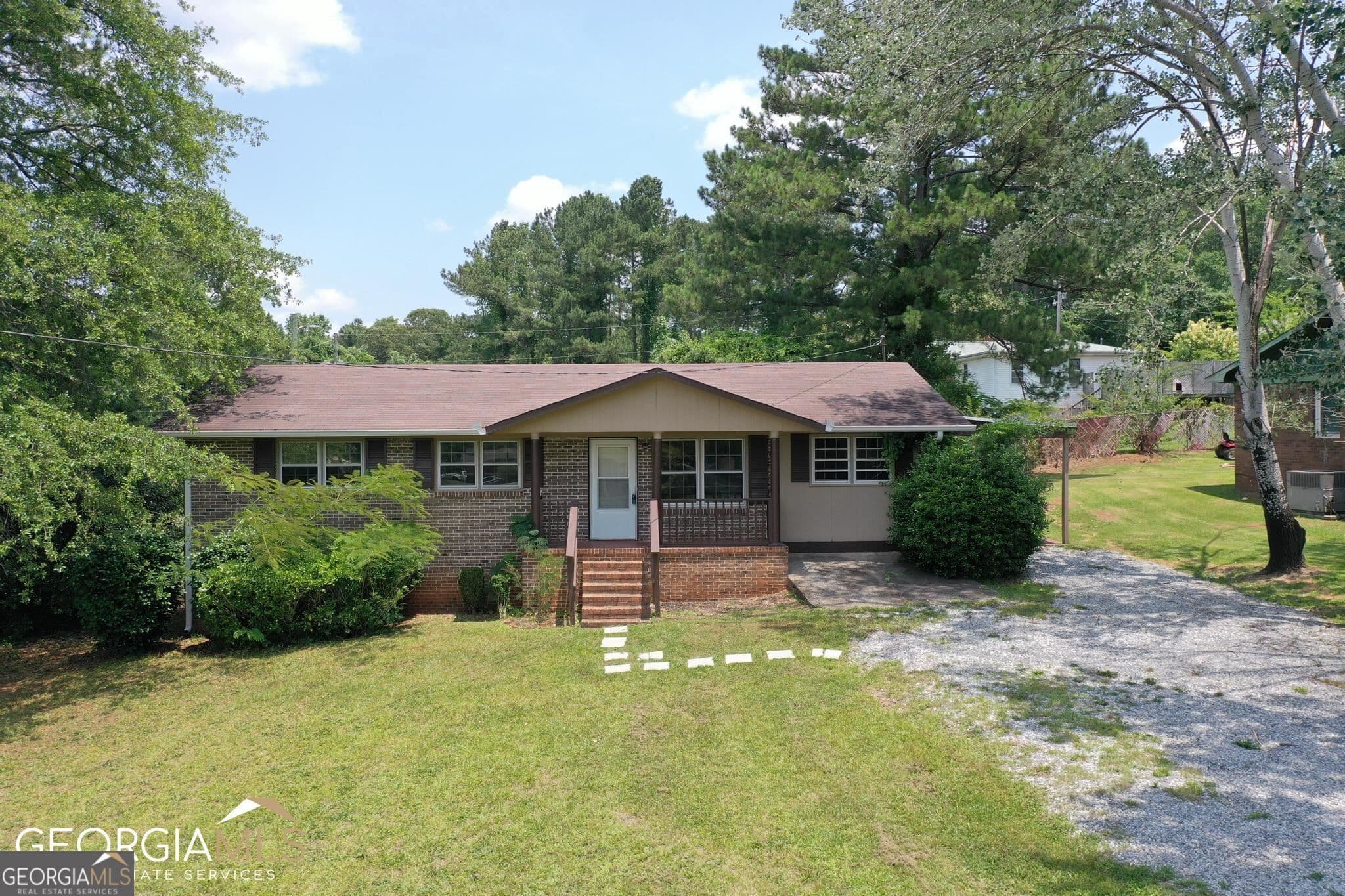 3 bedroom, 1 bathroom, 1,250 sq ft single family residence for rent at 471 Moore, Forsyth, GA 31029 for $1,750 a month