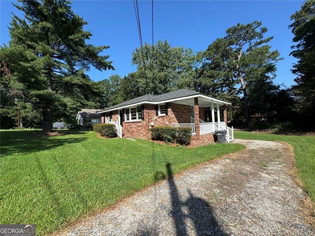 2 bedroom, 1 bathroom, 951 sq ft single family residence for sale at 246 Bruce Street, Loganville, GA 30052 — photo 3