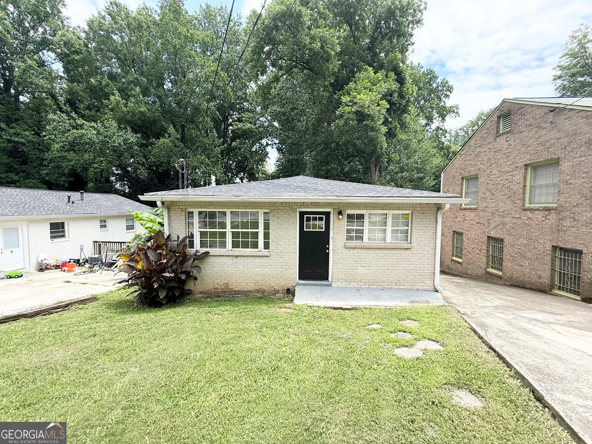 4 bedroom, 2 bathroom, 975 sq ft single family residence for sale at 491 Elbridge Drive, Atlanta, GA 30318 — photo 2
