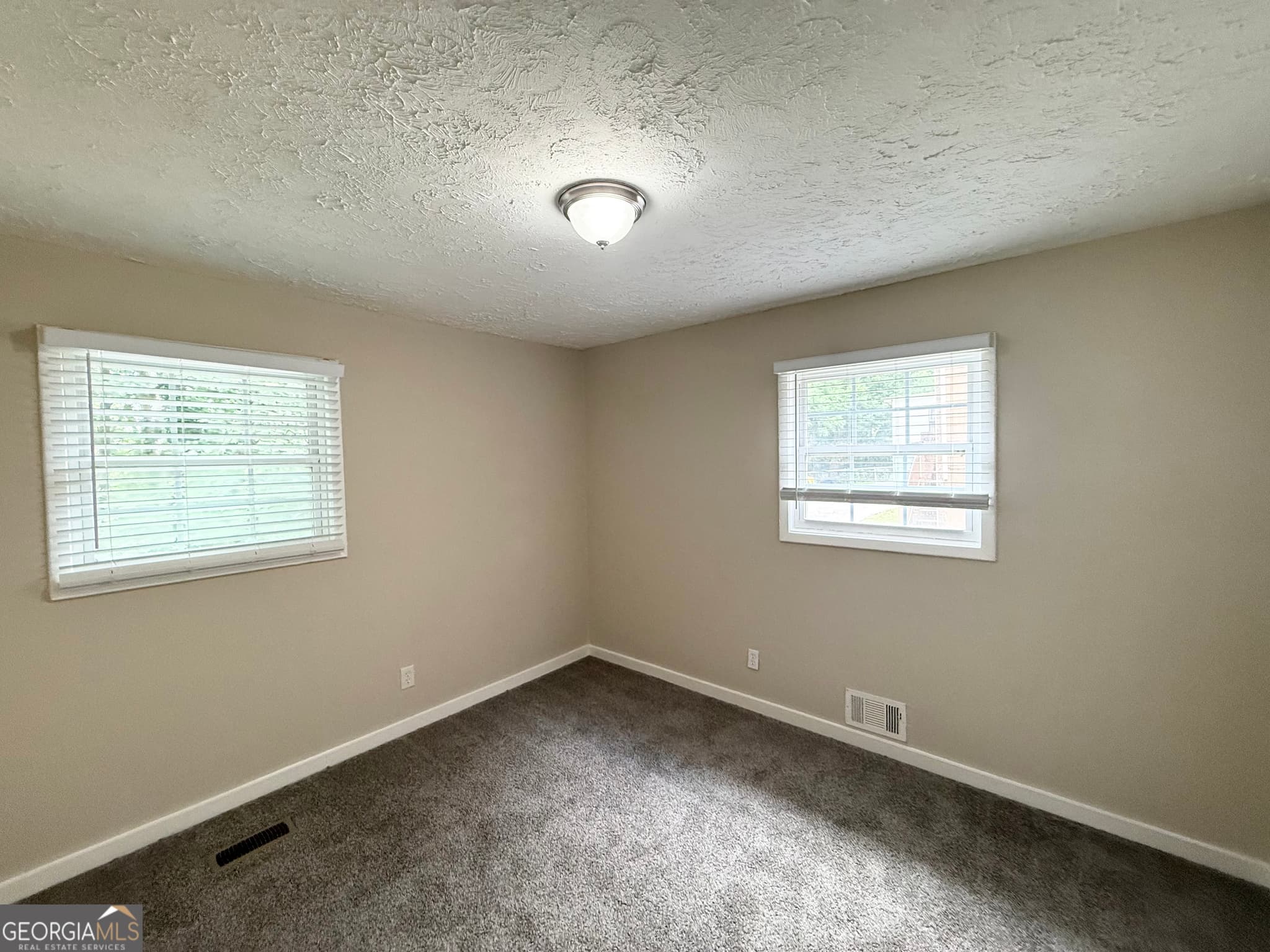 4 bedroom, 2 bathroom, 975 sq ft single family residence for sale at 491 Elbridge Drive, Atlanta, GA 30318 — photo 5