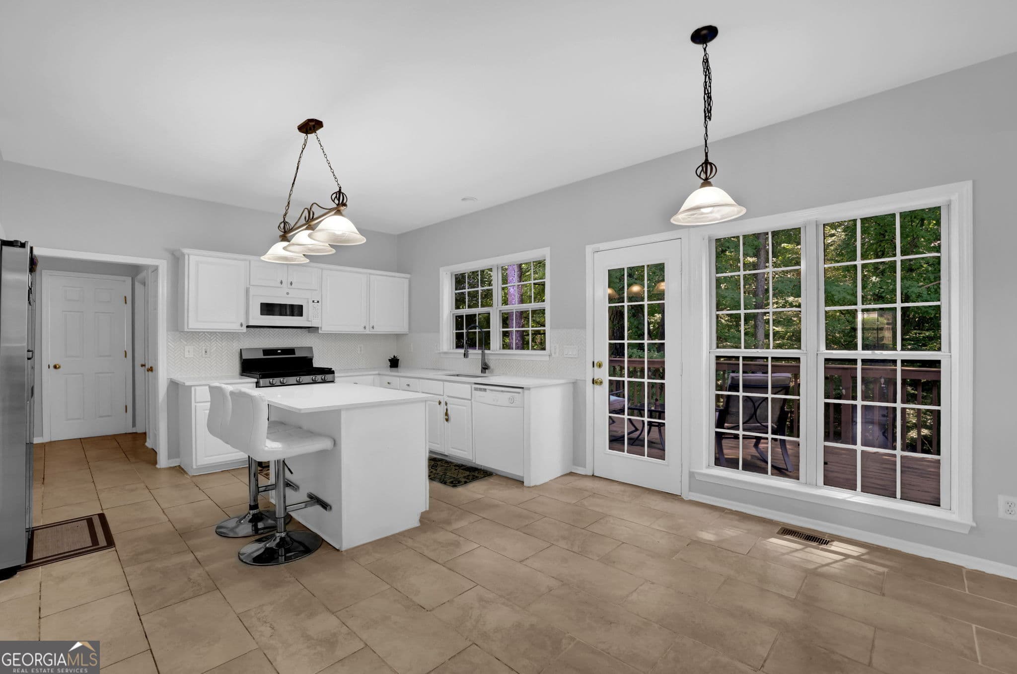 4 bedroom, 2.5 bathroom, 2,675 sq ft single family residence for sale at 3550 Myrtlewood Chse, Kennesaw, GA 30144 — photo 8
