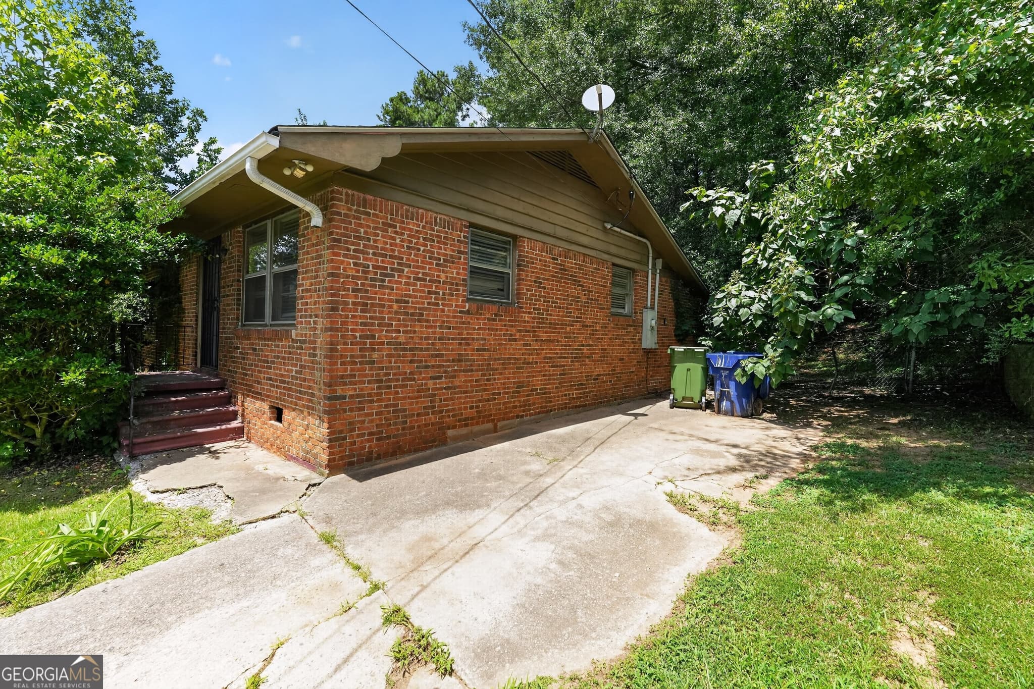 3 bedroom, 1.5 bathroom, 1,075 sq ft single family residence for sale at 4005 Princeton Place, Atlanta, GA 30331 — photo 2