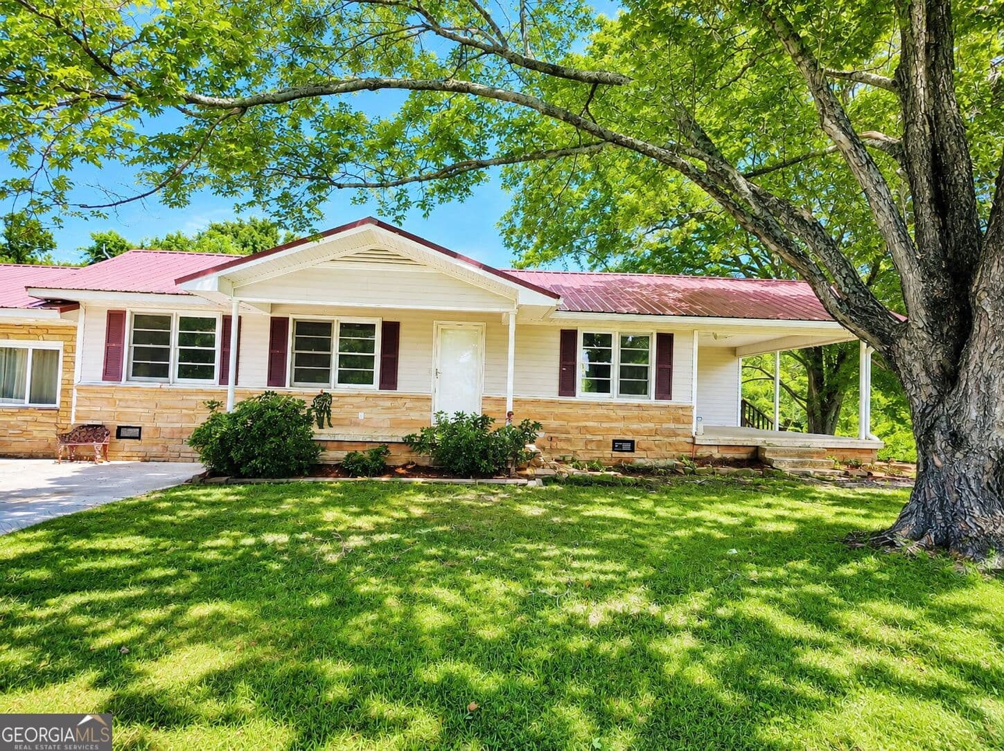 2 bedroom, 1 bathroom, 1,200 sq ft duplex for rent at 1427 B Old Hwy 100, Waco, GA 30182 for $1,650 a month — photo 1 of 1