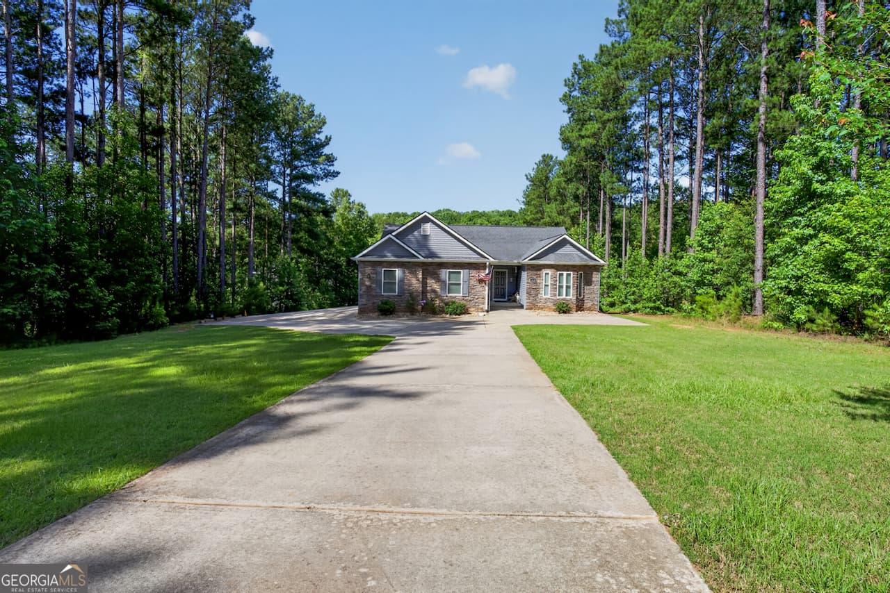 3 bedroom, 2.5 bathroom, 2,133 sq ft single family residence under contract at 112 Waterside Drive, Iva, SC 29655 — photo 6