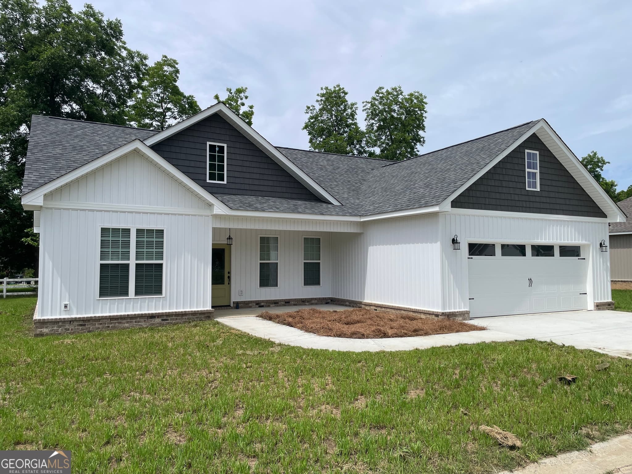 3 bedroom, 2 bathroom, 1,552 sq ft single family residence for sale at 116 Pecan Street, Cochran, GA 31014 — photo 2
