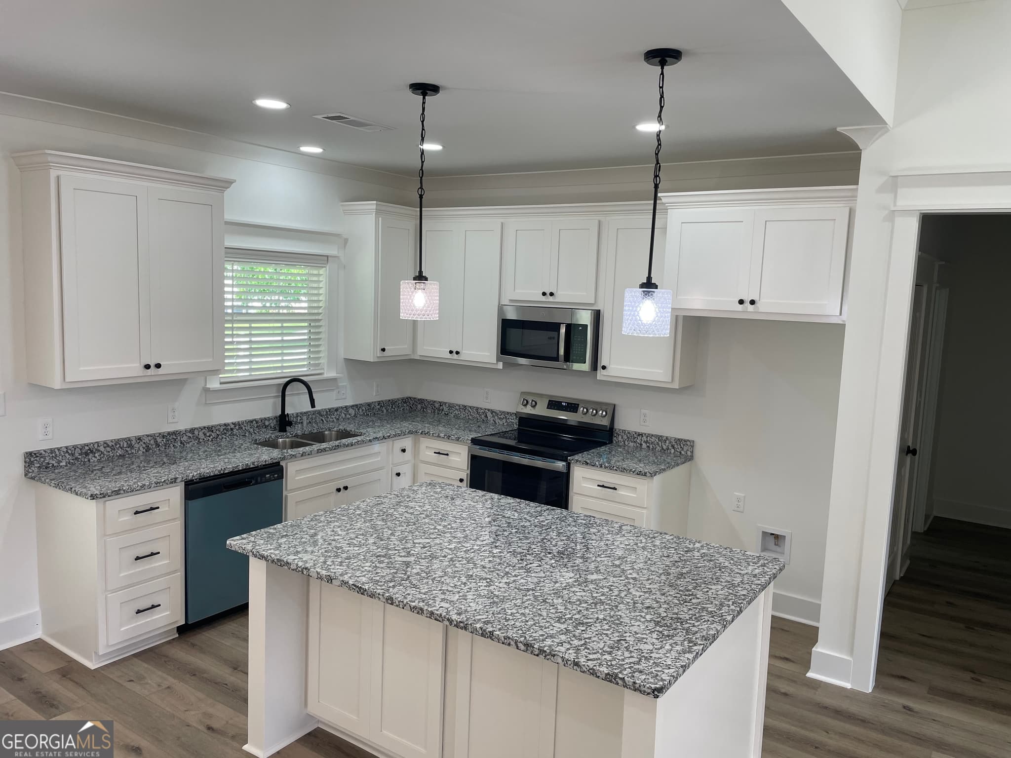 3 bedroom, 2 bathroom, 1,552 sq ft single family residence for sale at 116 Pecan Street, Cochran, GA 31014 — photo 6