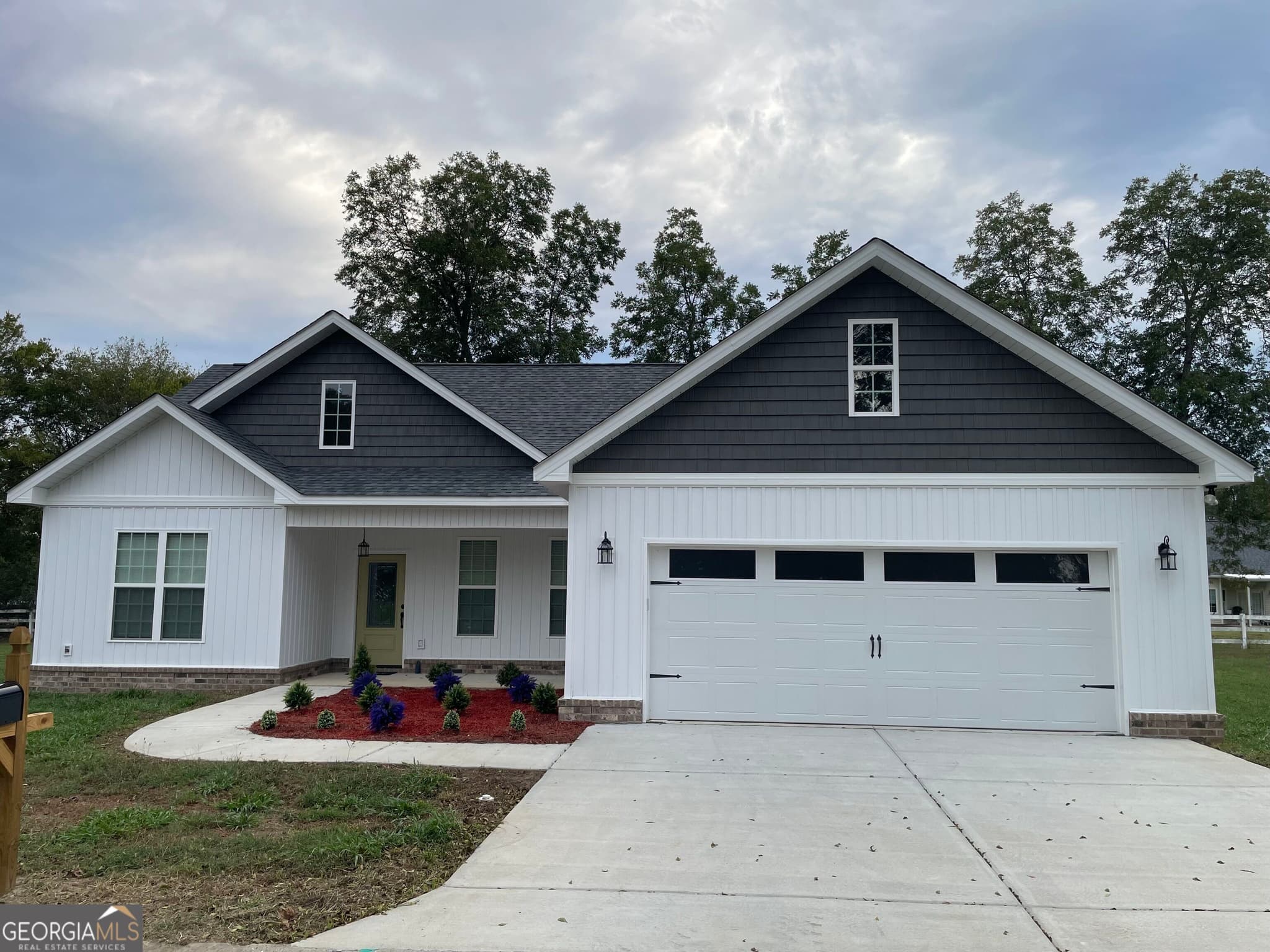 3 bedroom, 2 bathroom, 1,552 sq ft single family residence for sale at 116 Pecan Street, Cochran, GA 31014