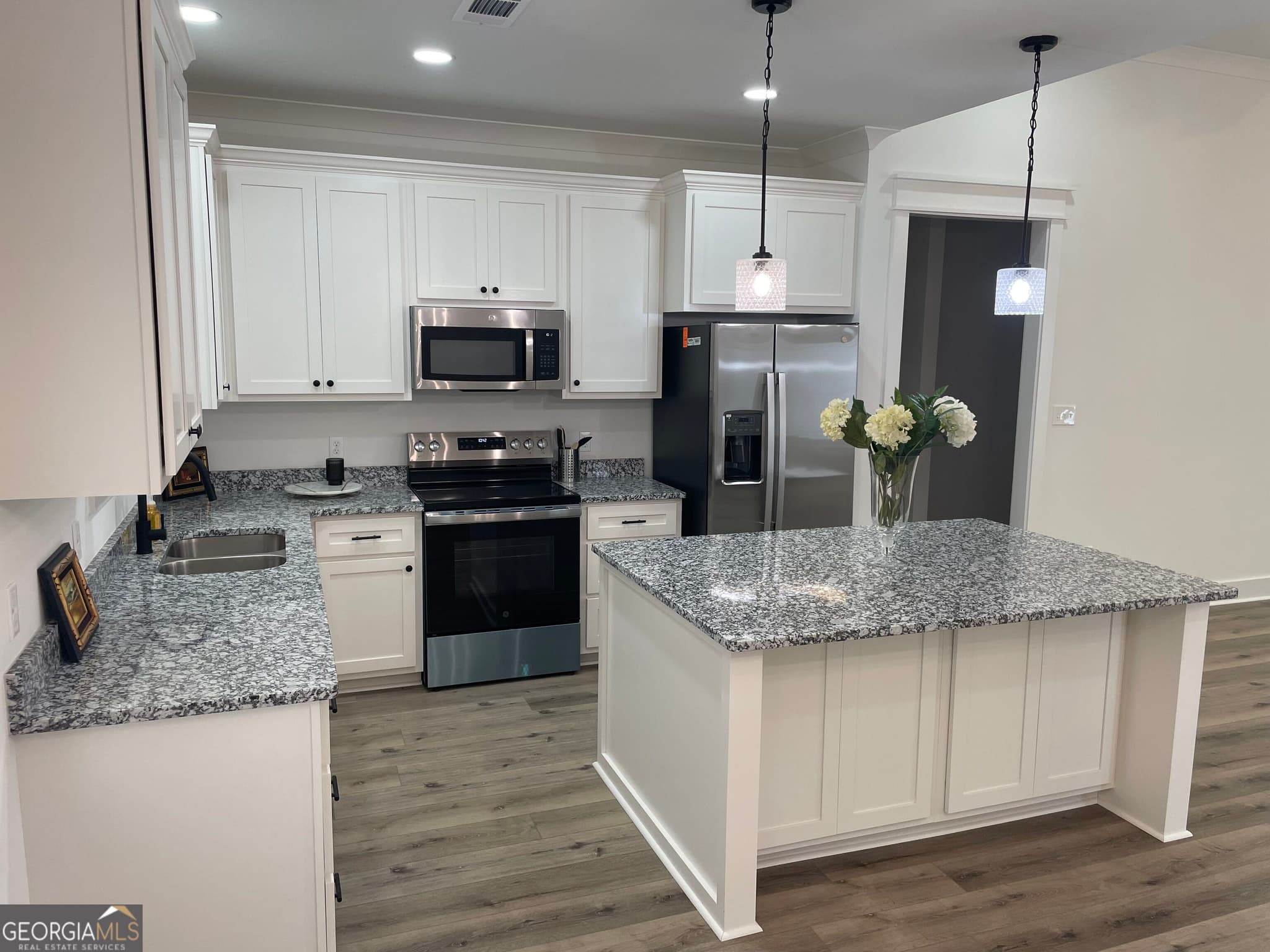 3 bedroom, 2 bathroom, 1,552 sq ft single family residence for sale at 116 Pecan Street, Cochran, GA 31014 — photo 5