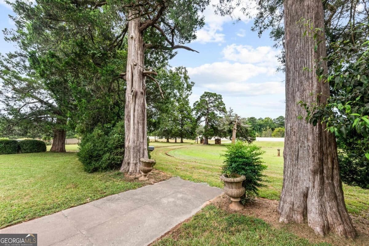 5 bedroom, 2 bathroom, 4,000 sq ft single family residence for sale at 437 Milledgeville Road, Eatonton, GA 31024 — photo 3