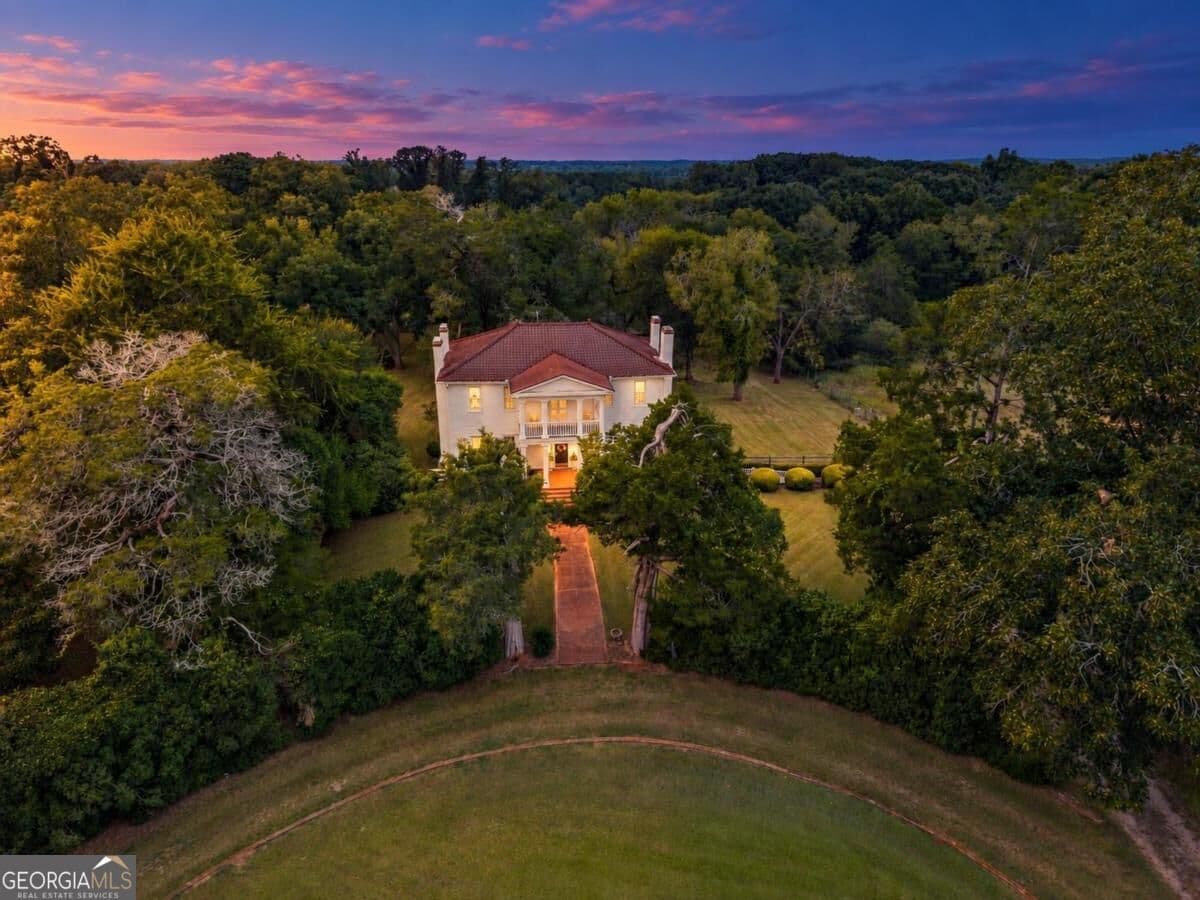 5 bedroom, 2 bathroom, 4,000 sq ft single family residence for sale at 437 Milledgeville Road, Eatonton, GA 31024 — photo 1 of 54