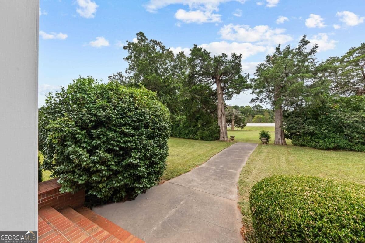 5 bedroom, 2 bathroom, 4,000 sq ft single family residence for sale at 437 Milledgeville Road, Eatonton, GA 31024 — photo 5