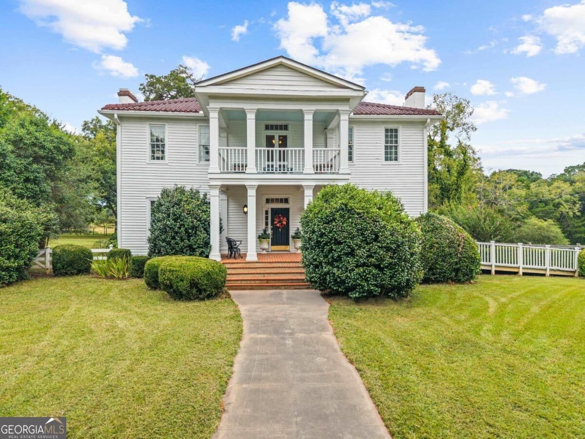 5 bedroom, 2 bathroom, 4,000 sq ft single family residence for sale at 437 Milledgeville Road, Eatonton, GA 31024 — photo 4