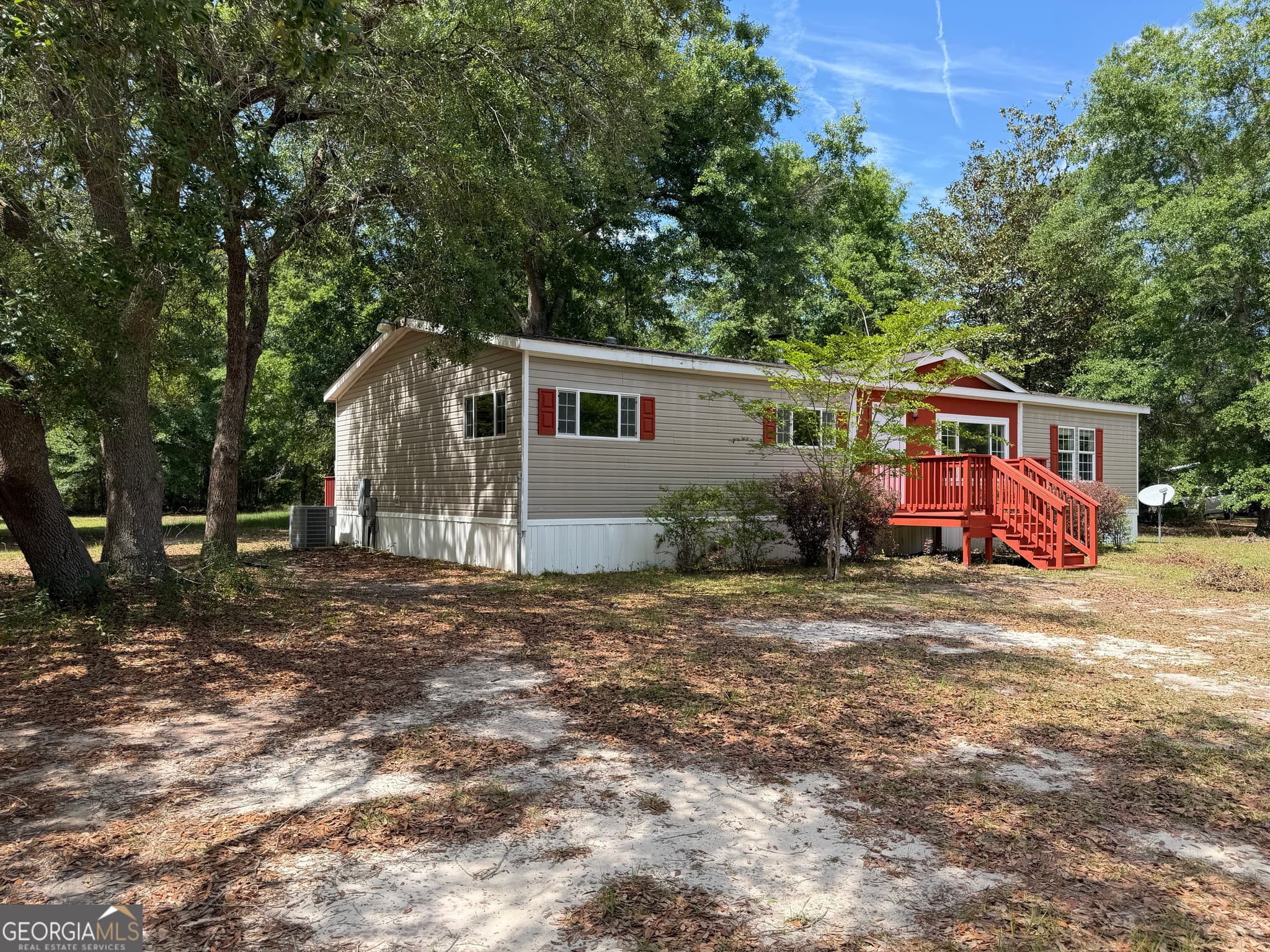 3 bedroom, 2 bathroom, 2,122 sq ft single family residence for sale at 2 Buckboard Trail, Jesup, GA 31546 — photo 3