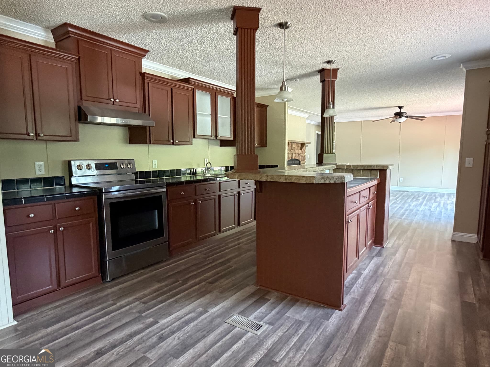 3 bedroom, 2 bathroom, 2,122 sq ft single family residence for sale at 2 Buckboard Trail, Jesup, GA 31546 — photo 9