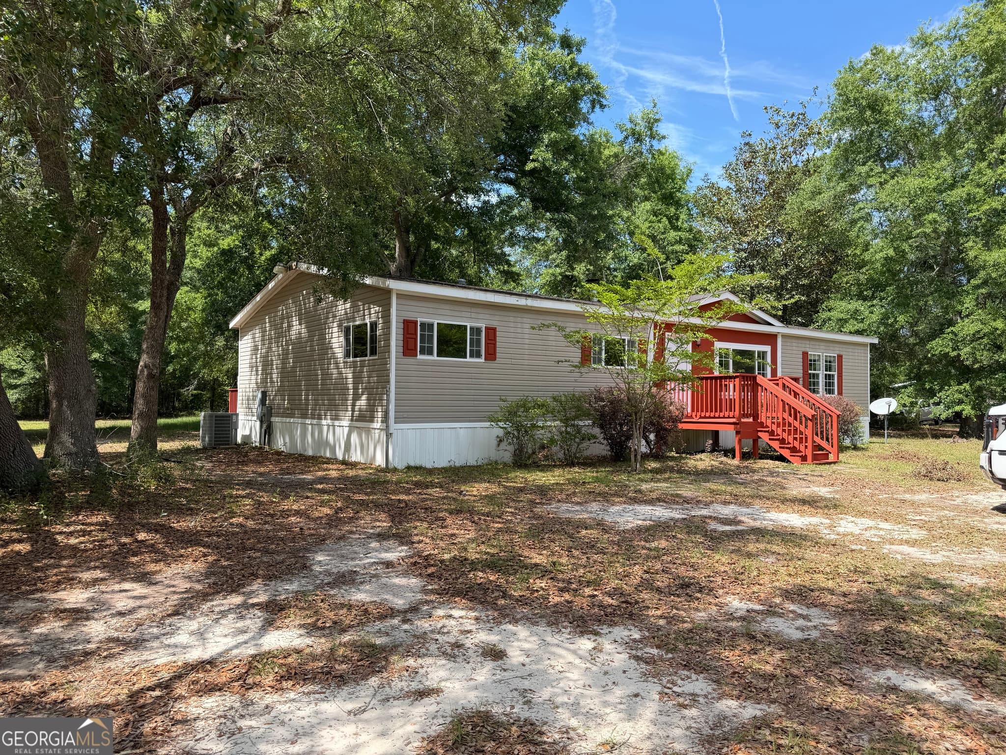 3 bedroom, 2 bathroom, 2,122 sq ft single family residence for sale at 2 Buckboard Trail, Jesup, GA 31546 — photo 4