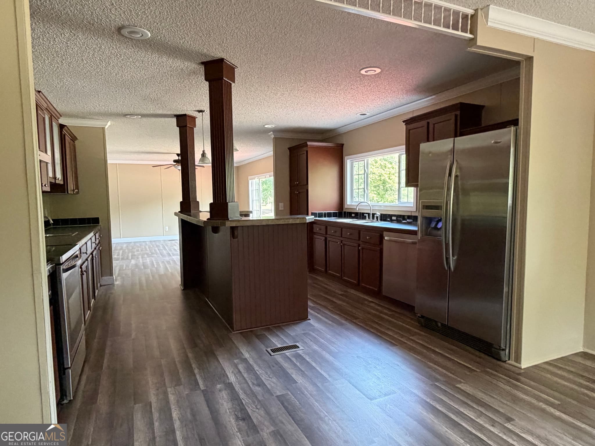 3 bedroom, 2 bathroom, 2,122 sq ft single family residence for sale at 2 Buckboard Trail, Jesup, GA 31546 — photo 8