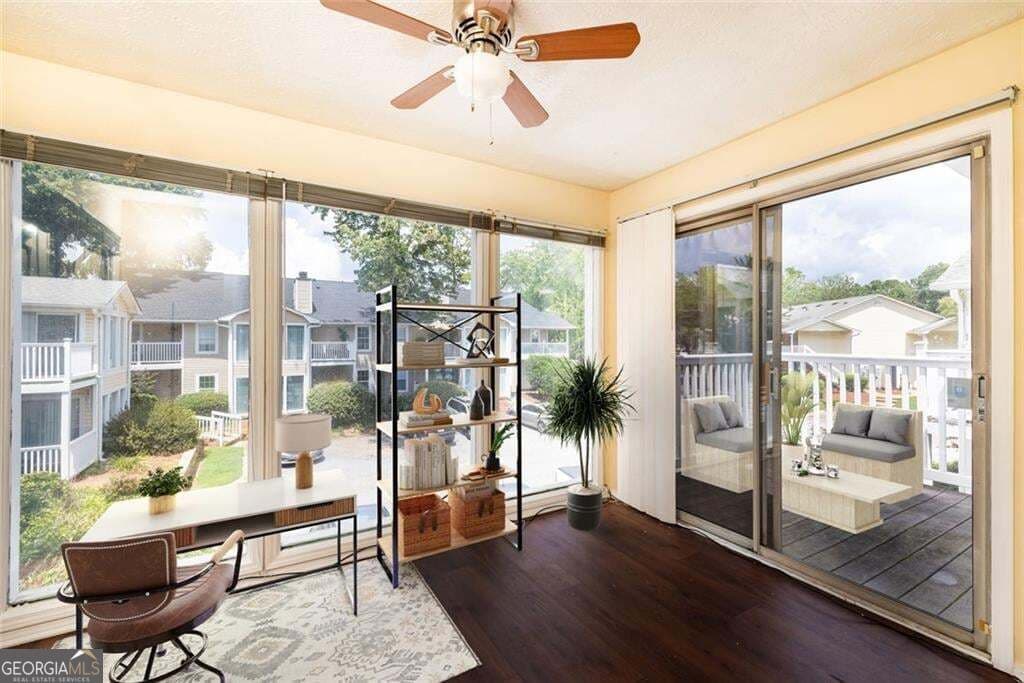 2 bedroom, 2 bathroom, 1,244 sq ft condominium for sale at 910 Augusta Drive, Marietta, GA 30067 — photo 3
