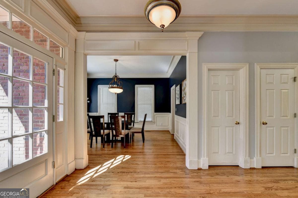 5 bedroom, 4.5 bathroom, 5,727 sq ft single family residence for sale at 991 Moores Walk Lane, Suwanee, GA 30024 — photo 4