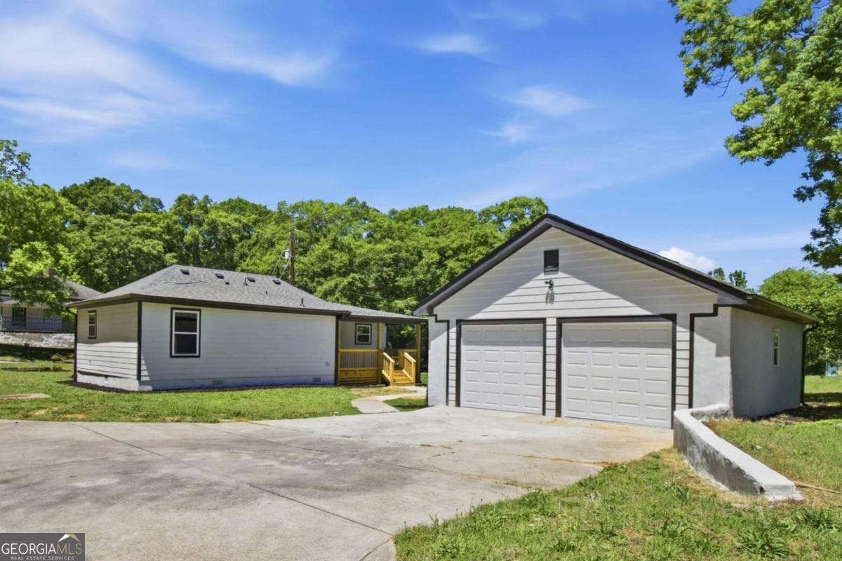 3 bedroom, 2 bathroom, 1,408 sq ft single family residence for sale at 1737 Yellow Street, Conyers, GA 30012 — photo 4